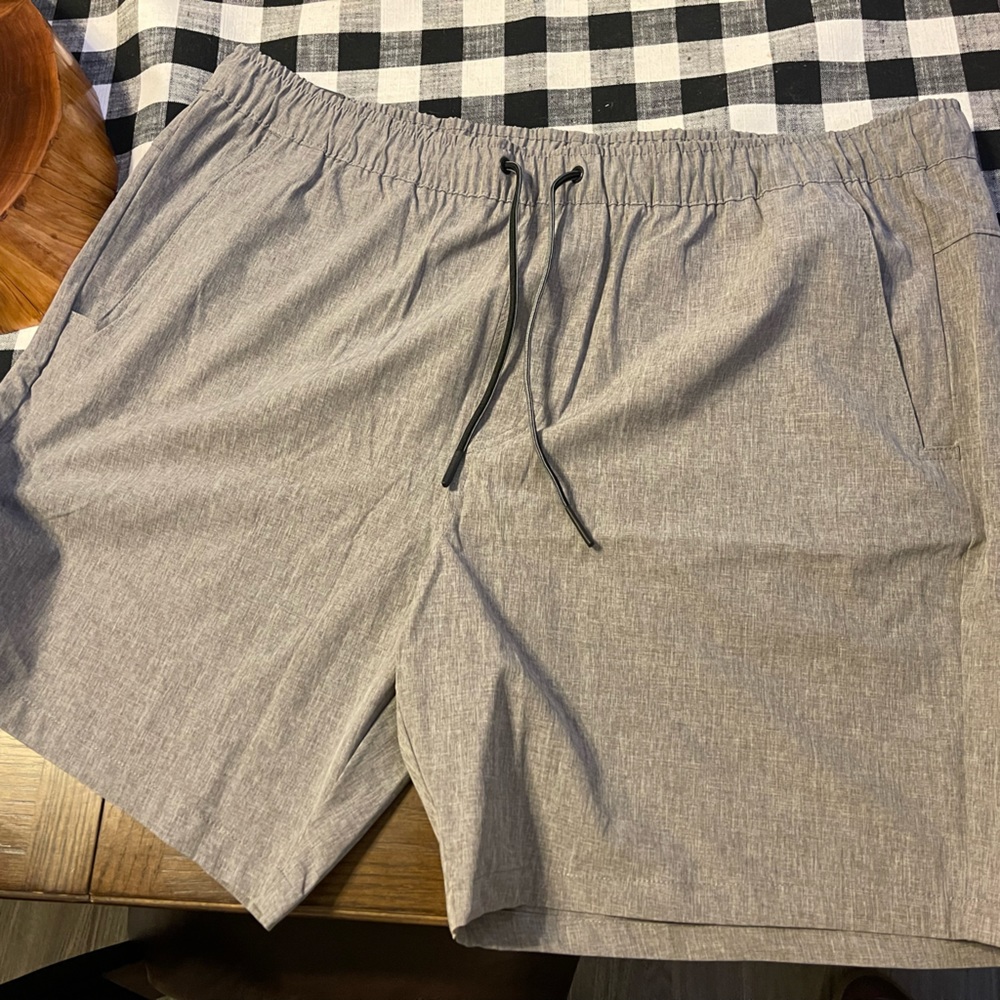 Eddie Bauer Mens shorts. Size XXL. Comfortable with a draw string and pockets.